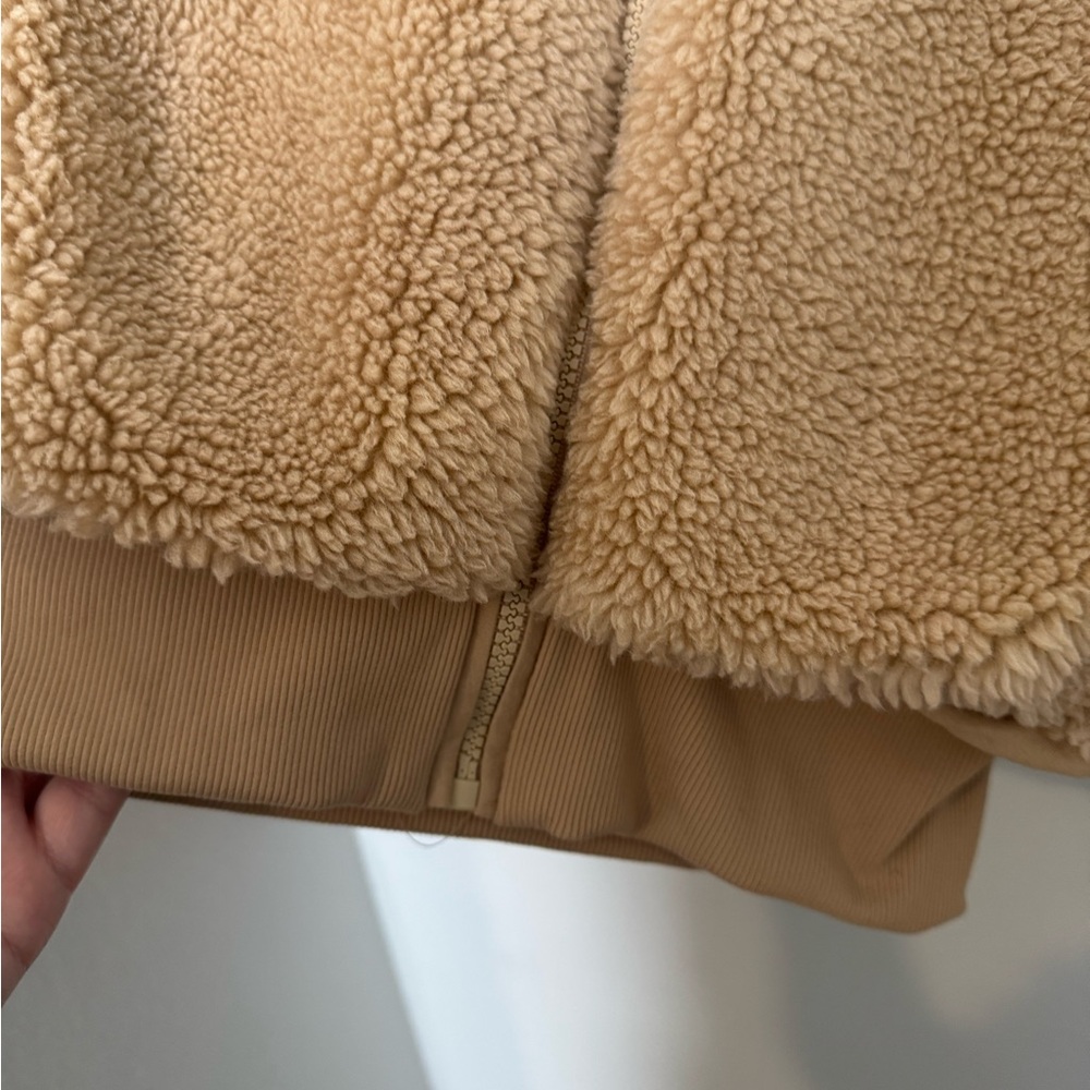 ALO Foxy Sherpa Jacket in Camel without Hood! - Picture 9 of 15